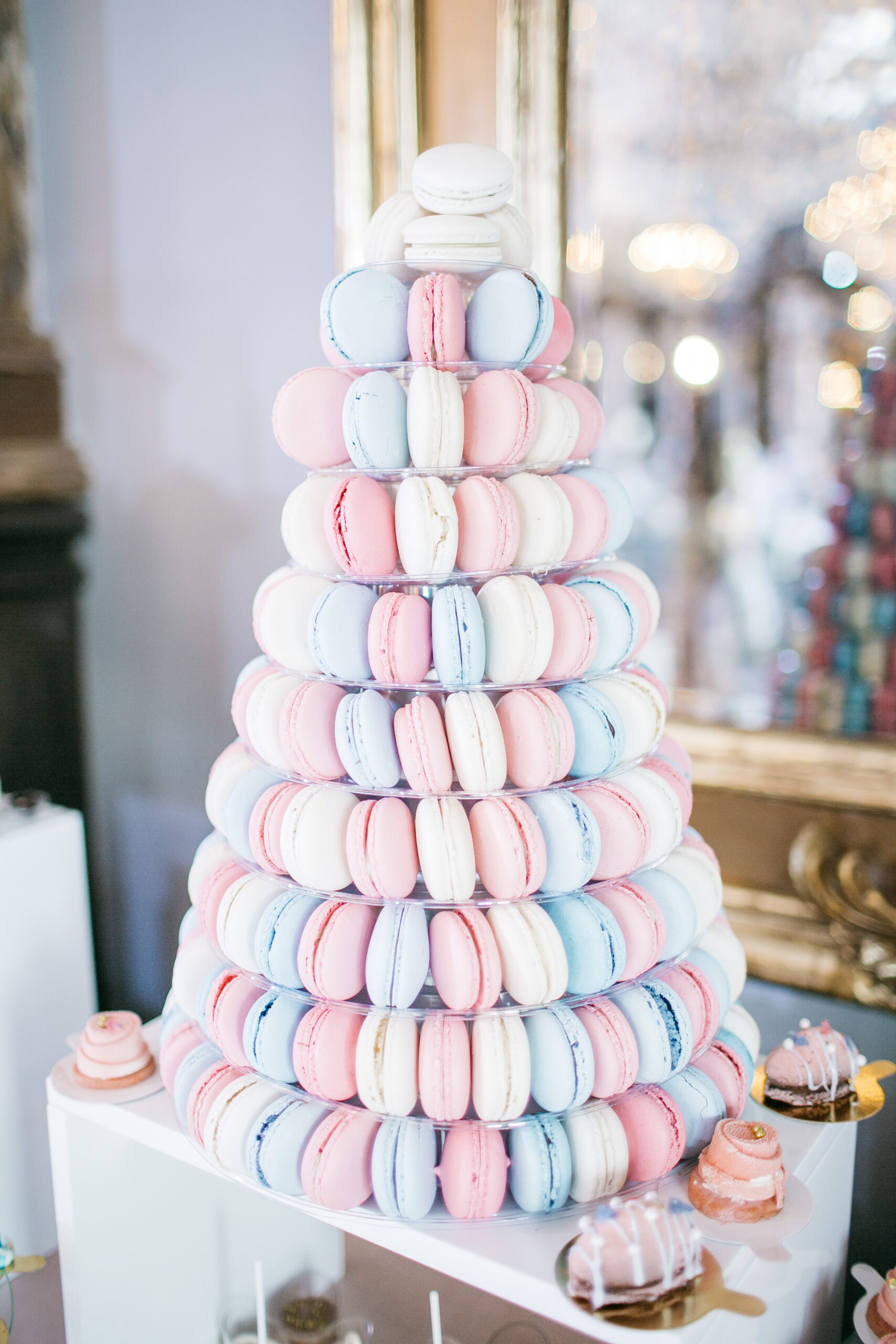 Torta di macaron per evento di gender reveal
